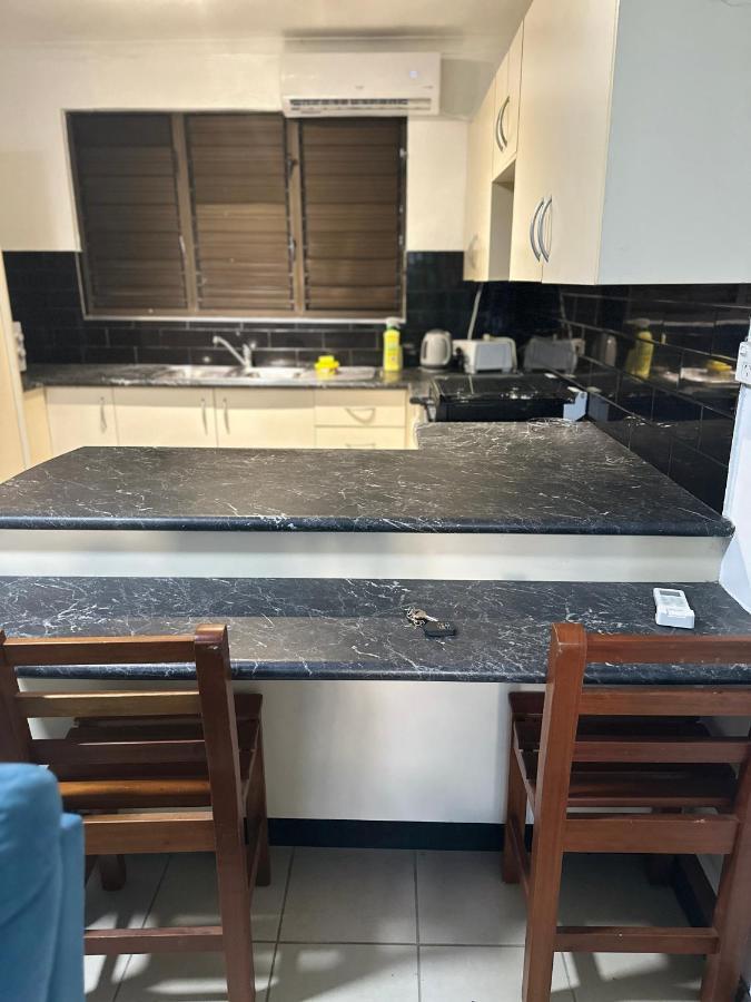 Ambitious Apartment Nadi Bagian luar foto
