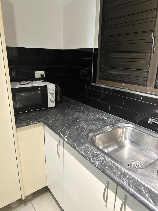 Ambitious Apartment Nadi Bagian luar foto