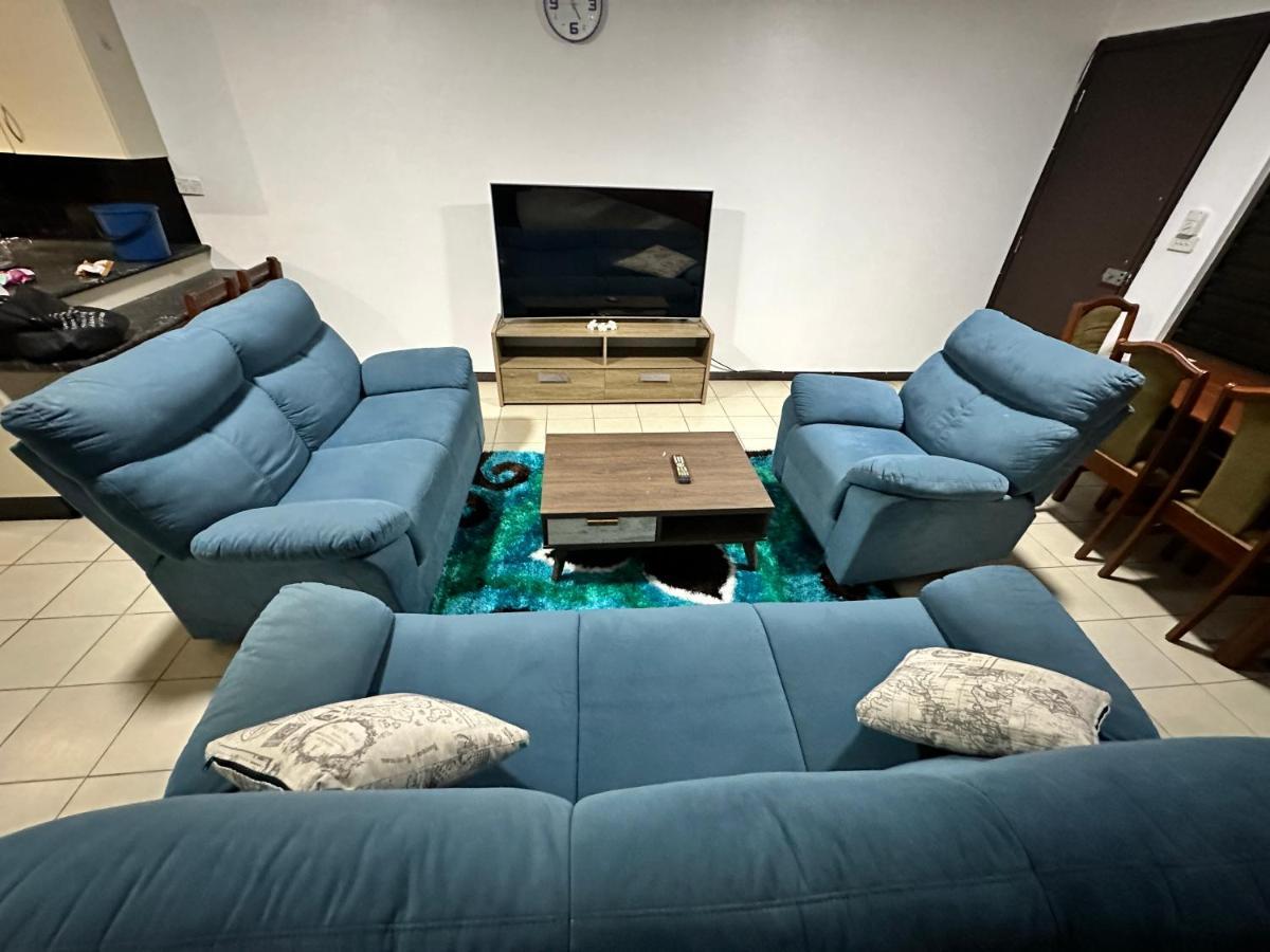 Ambitious Apartment Nadi Bagian luar foto