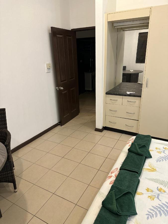 Ambitious Apartment Nadi Bagian luar foto