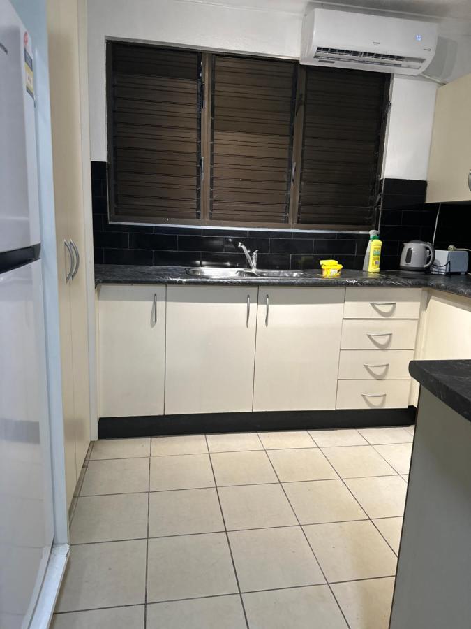 Ambitious Apartment Nadi Bagian luar foto